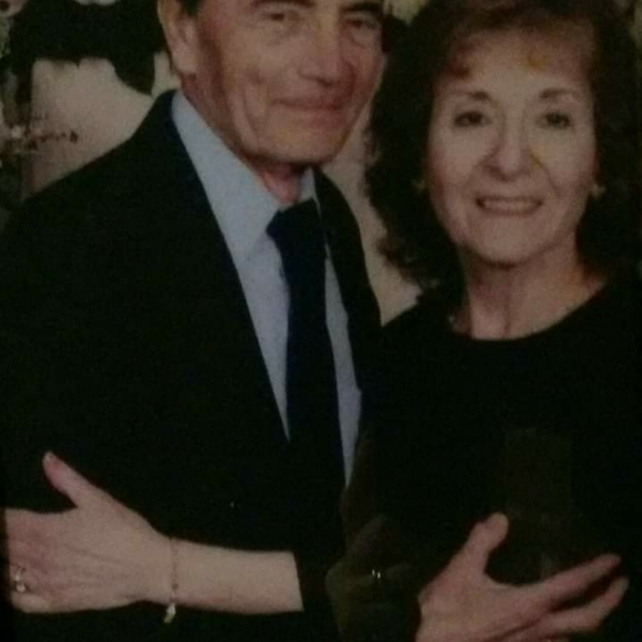 Meet your Posher, Theda. I *need* to sell here!! 😍❤️ - Picture 8 of 16